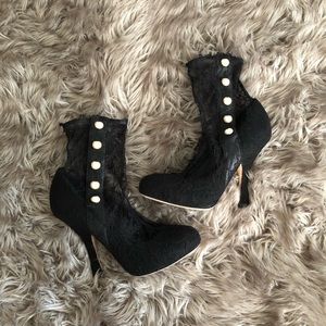 Dolce & Gabbana runaway heels